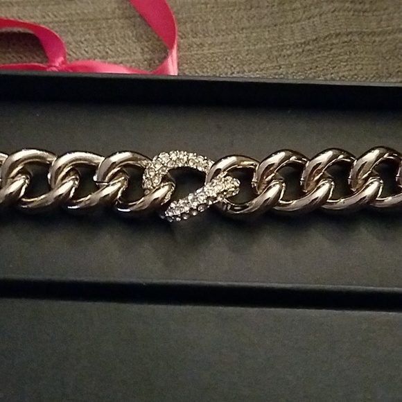 VICTORIA'S SECRET Gold and Pave' diamond bracelet - Picture 3 of 4